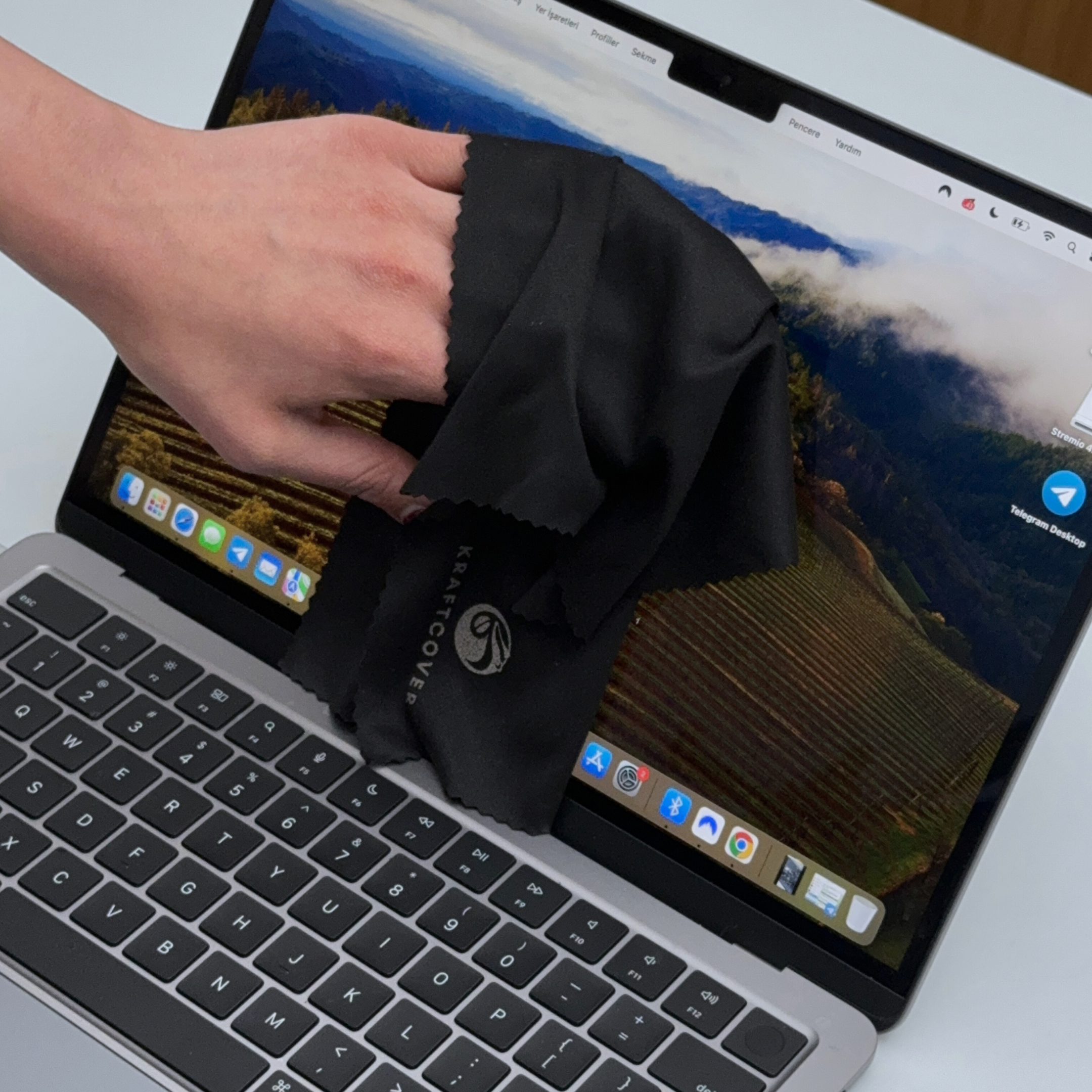 WhisperGuard Mikrofiber Klavye Örtüsü & Temizleme Bezi (2'li Paket)