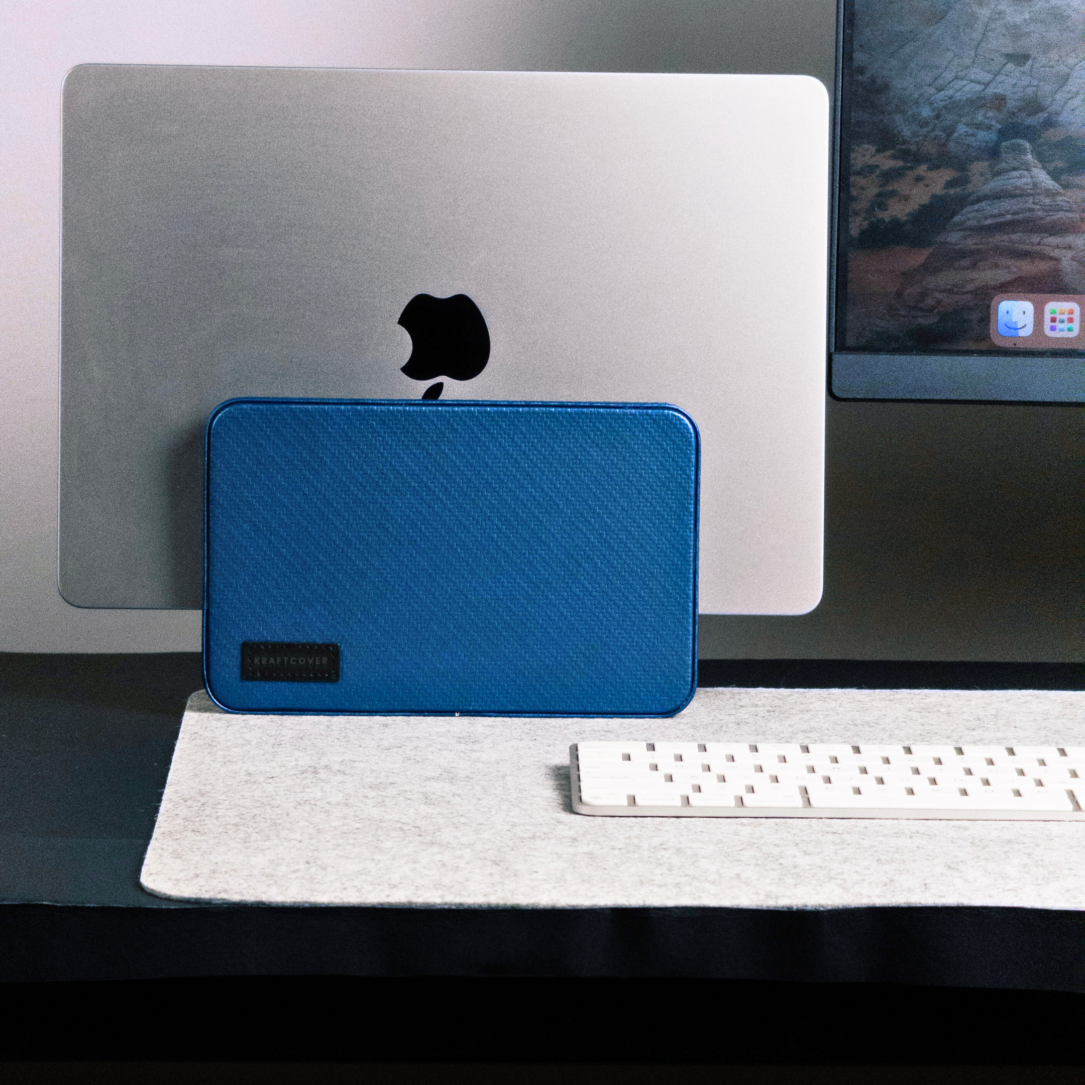 Ascend Premium Deri Dikey Laptop Standı