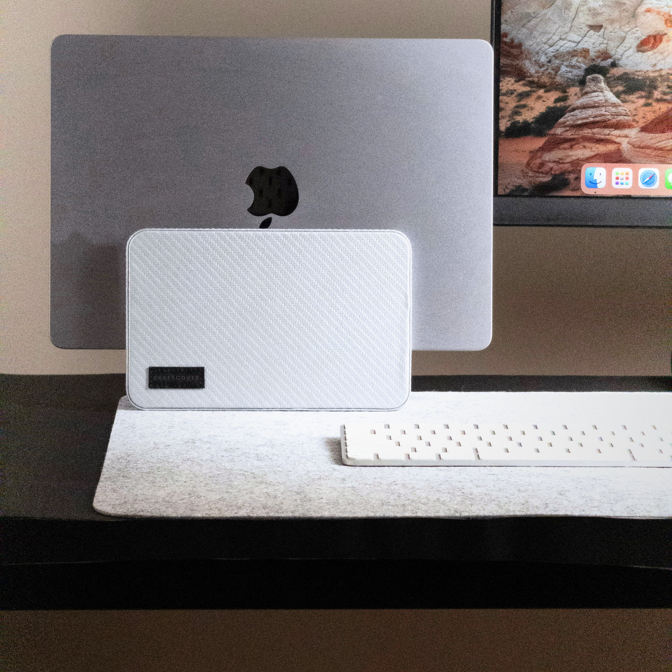 Ascend Premium Deri Dikey Laptop Standı