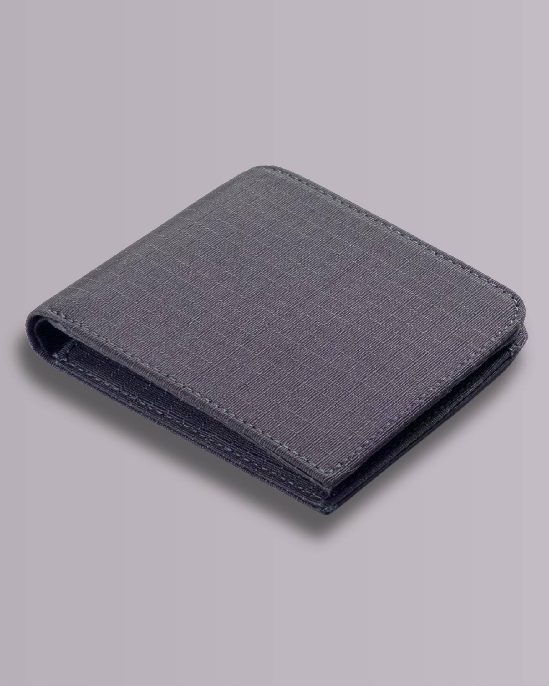 CoPilot Slim Wallet Antrasit Kapalı Stüdyo Çekimi – Ripstop Kumaş Doku İnce Bifold Cüzdan Minimal Tasarım | KraftCover