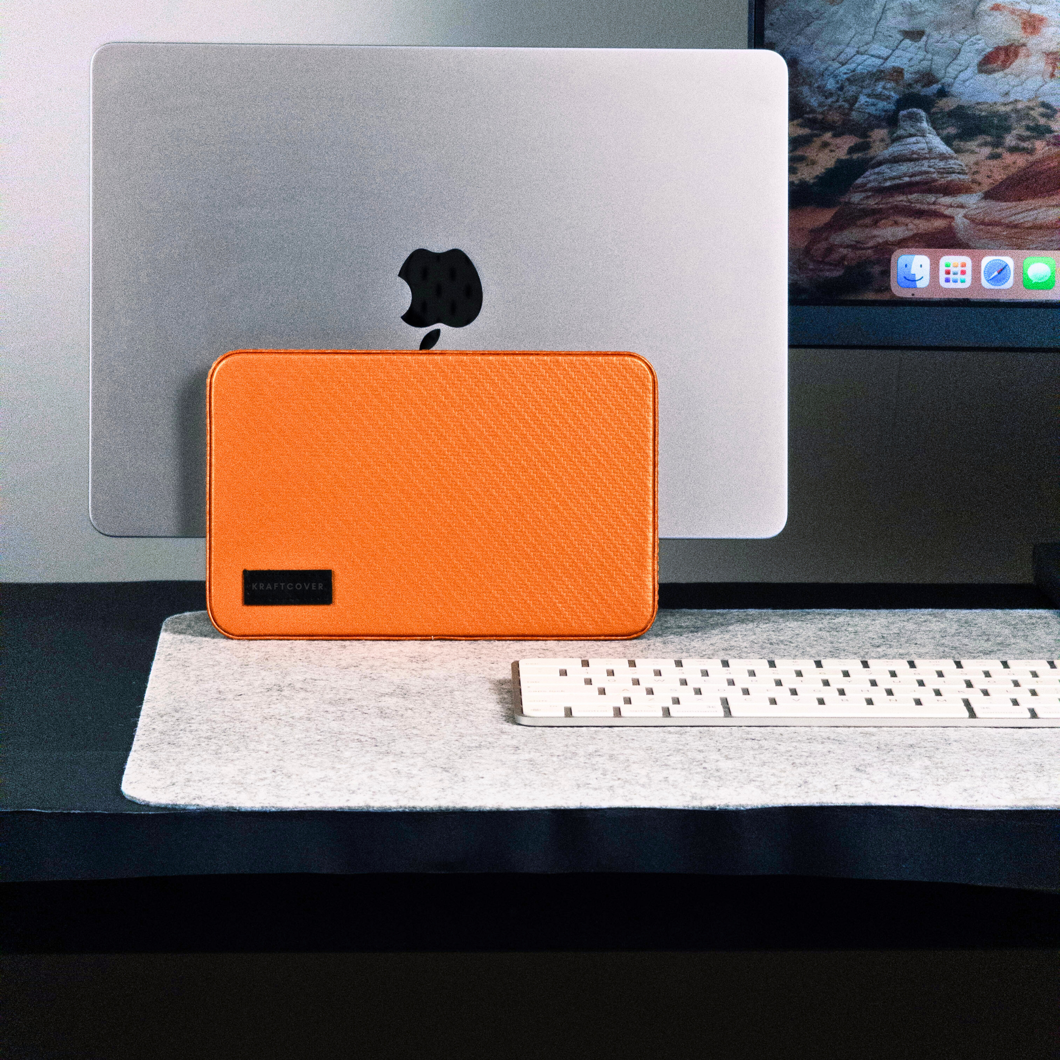 Ascend Premium Deri Dikey Laptop Standı