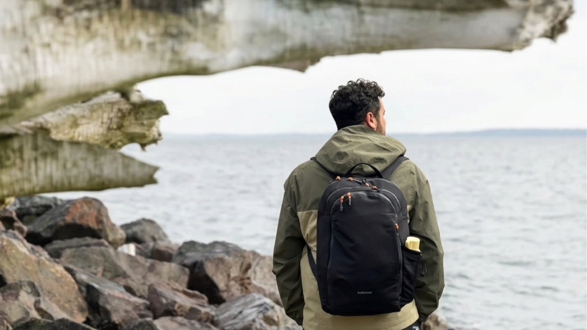 All City BackPack sırtta — kabin boyu çantayla seyahat, 2026 rehberi
