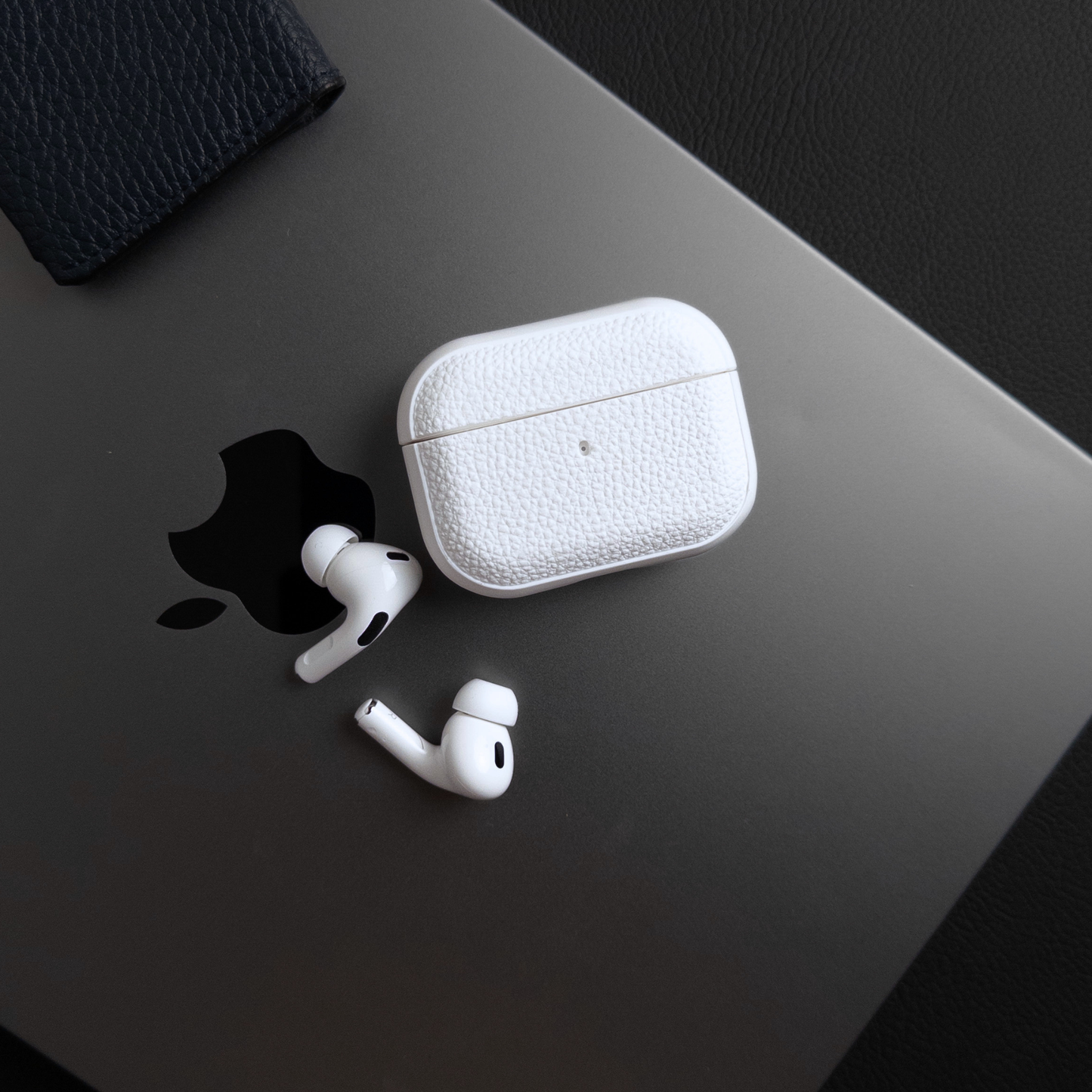 Pulse Beyaz AirPods Kılıfı