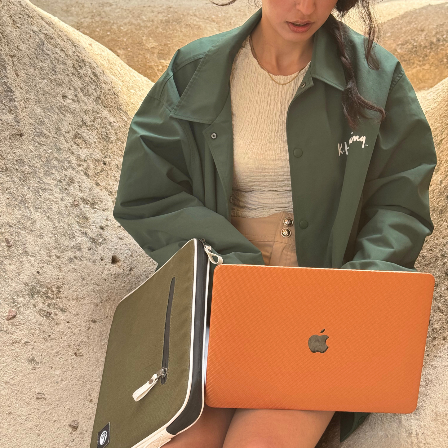 CarbonLeather Turuncu Macbook Kılıfı - Ön & Arka Kapak