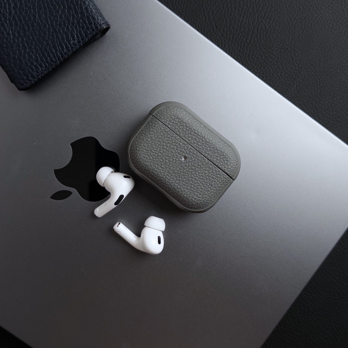 Graphite Gri AirPods Kılıfı