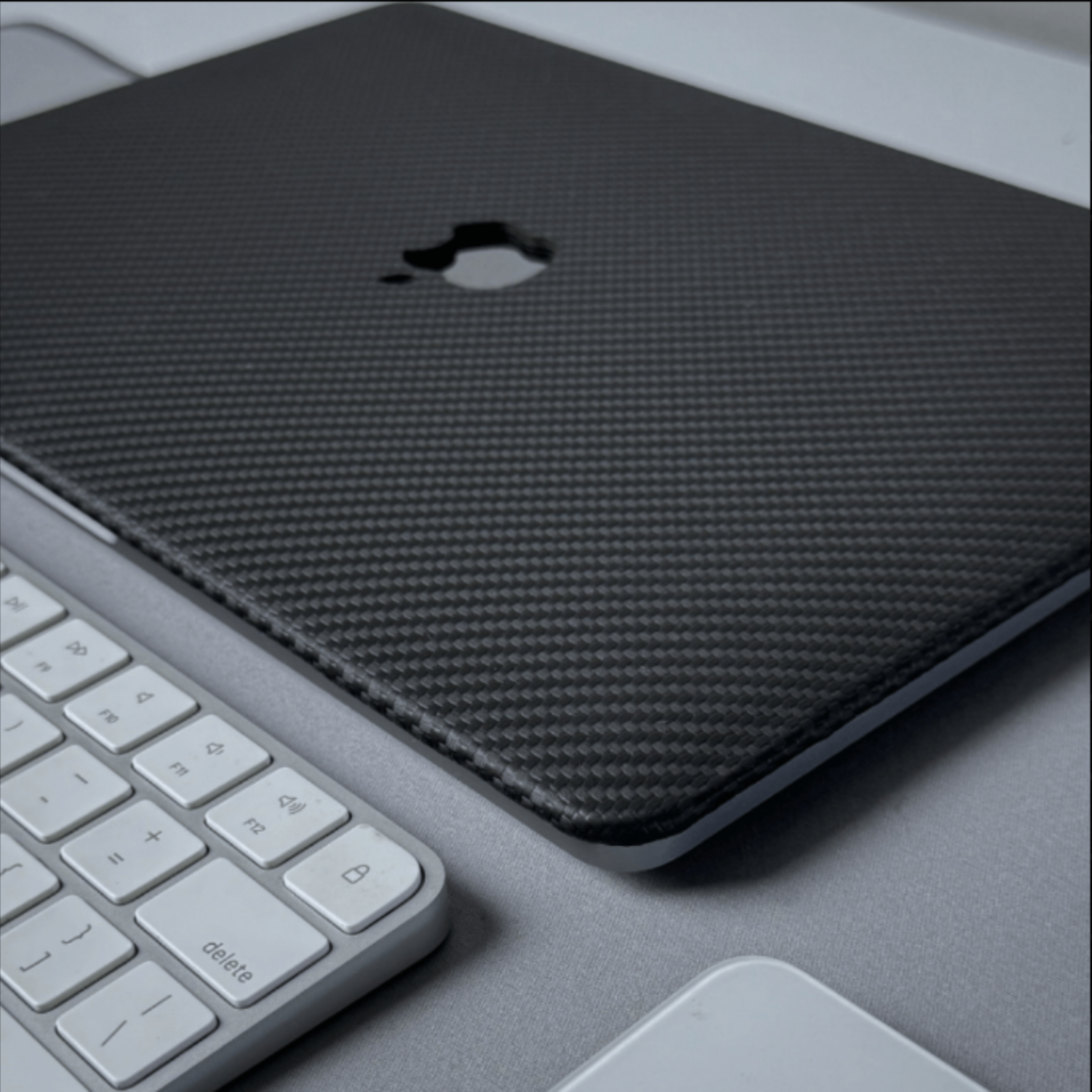 CarbonLeather Siyah Macbook Kılıfı - Ön & Arka Kapak