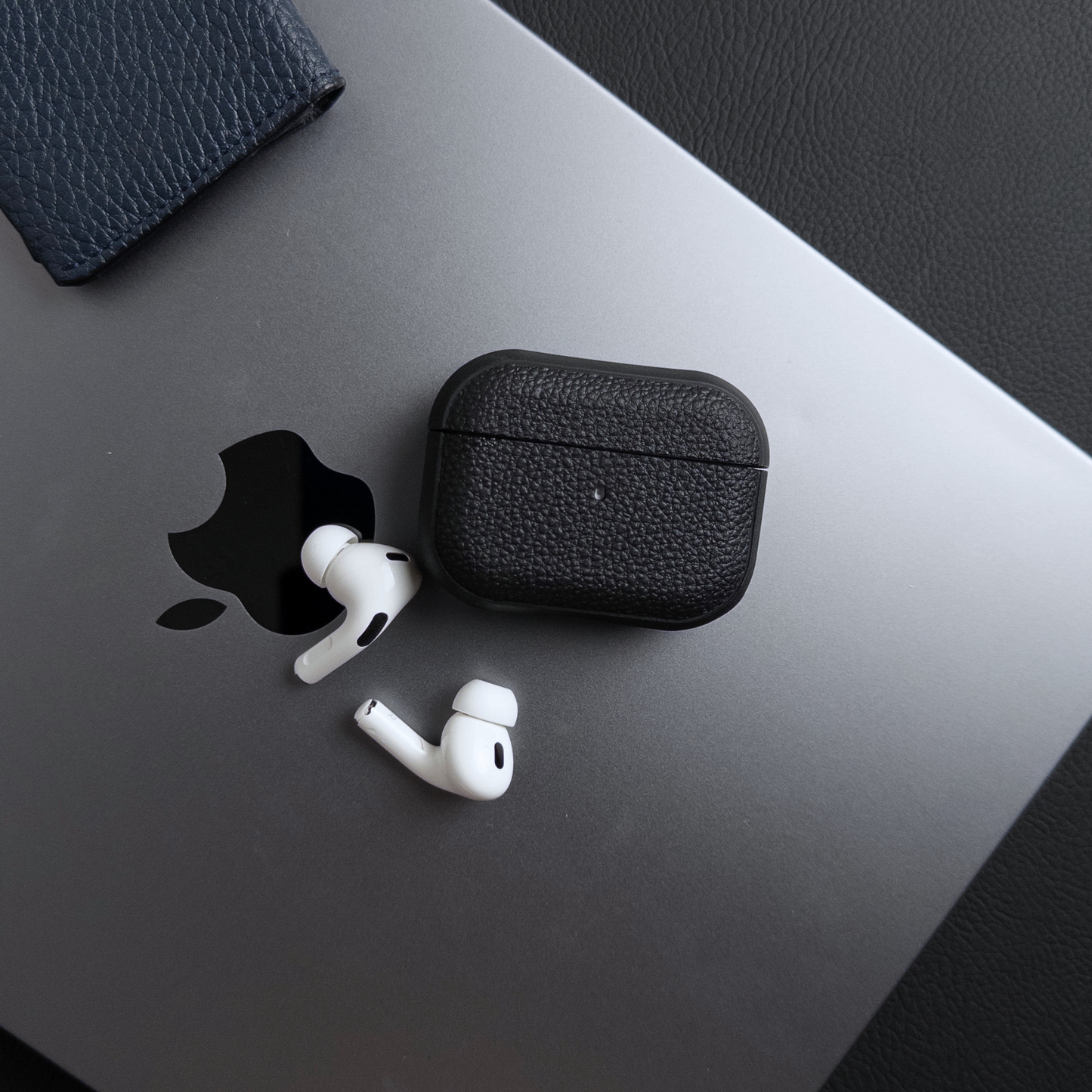 Obsidian Siyah AirPods Kılıfı