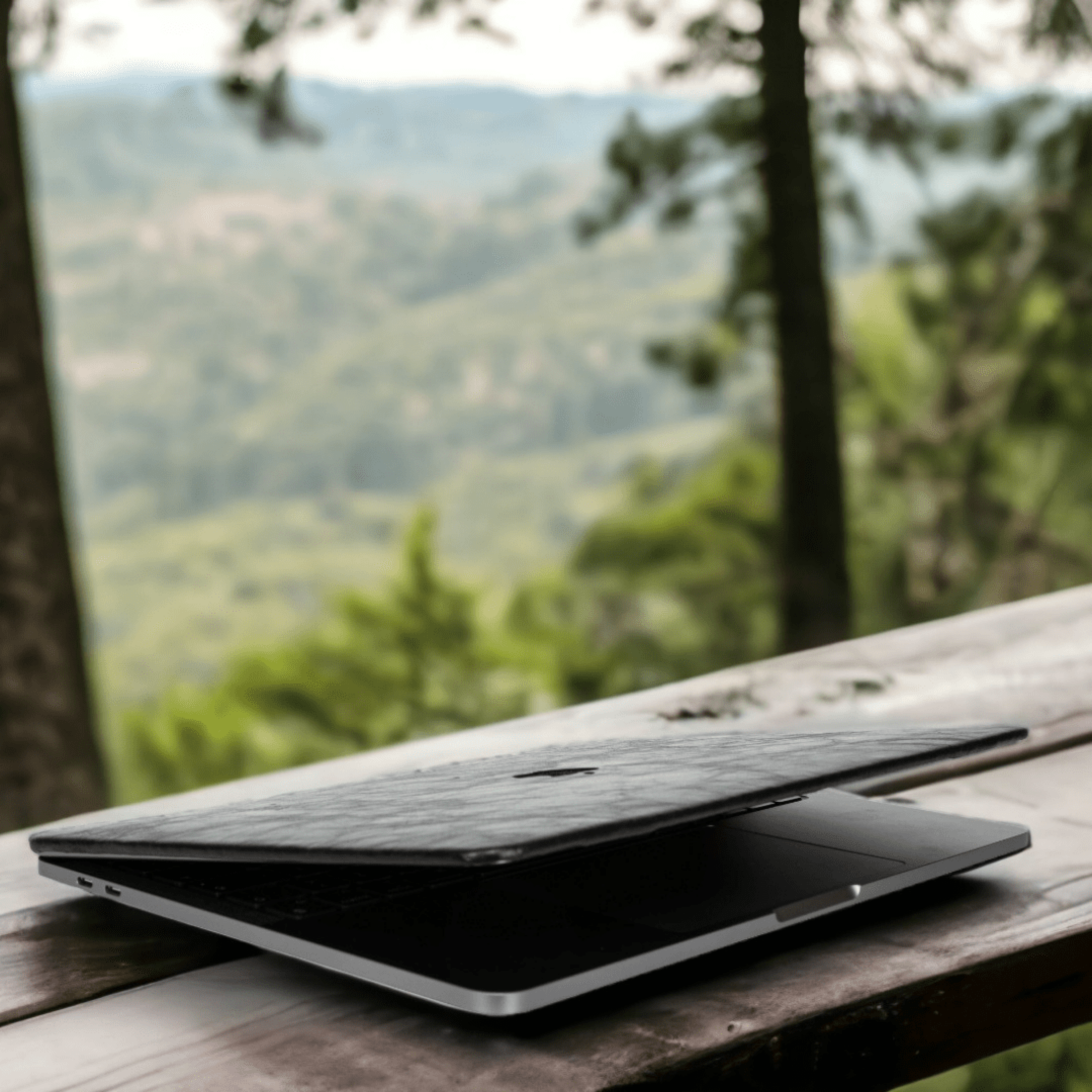Özel Seri Siyah Deri Macbook Kılıfı - Ön & Arka Kapak